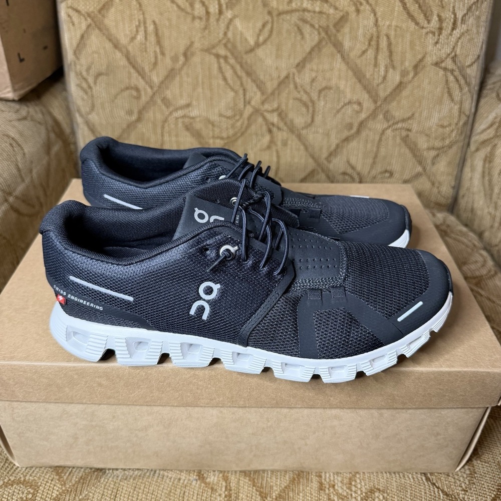 On Cloud 5 Women's Running Shoes Black White Size 8.5 Excellent! - Picture 4 of 9